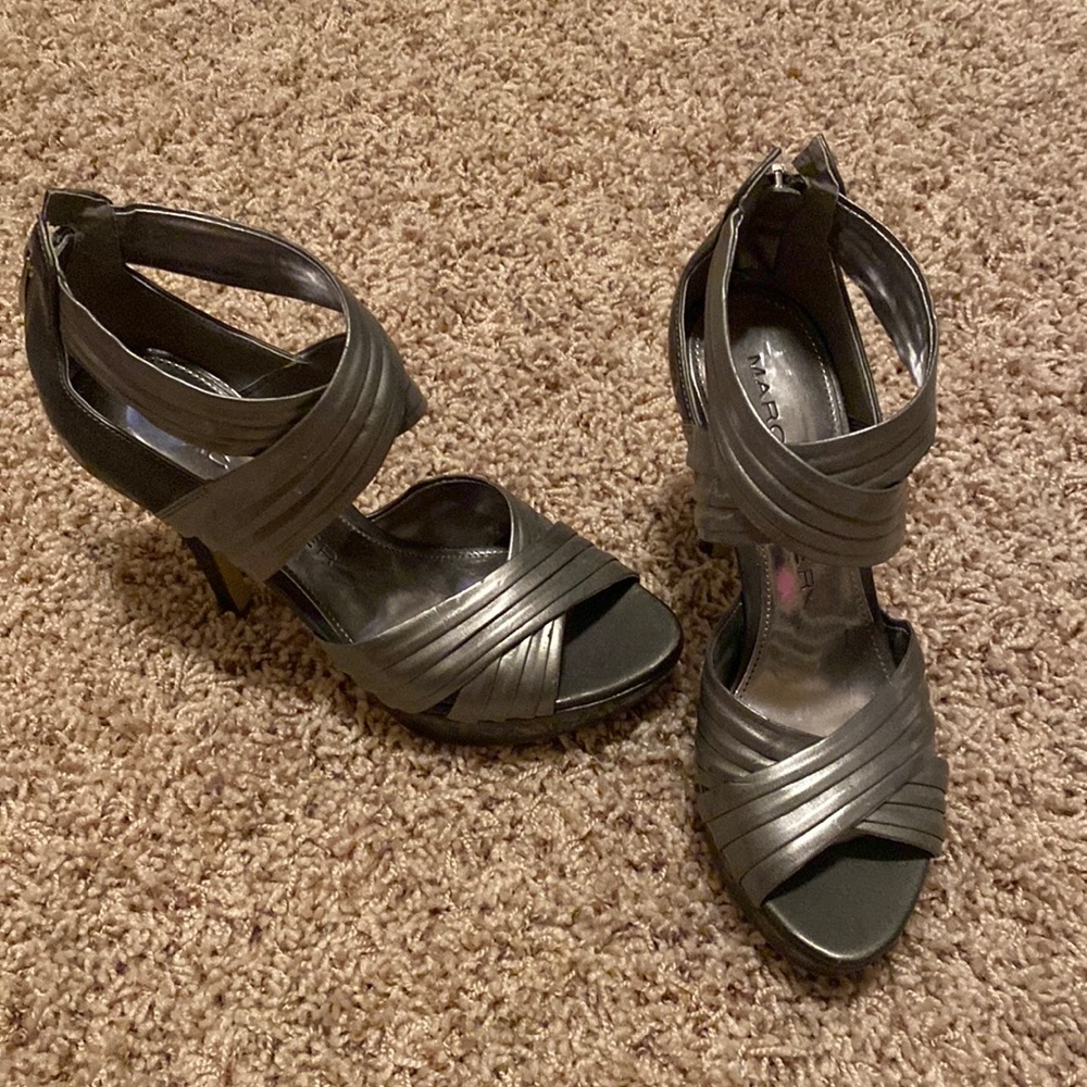 Gray stap heel